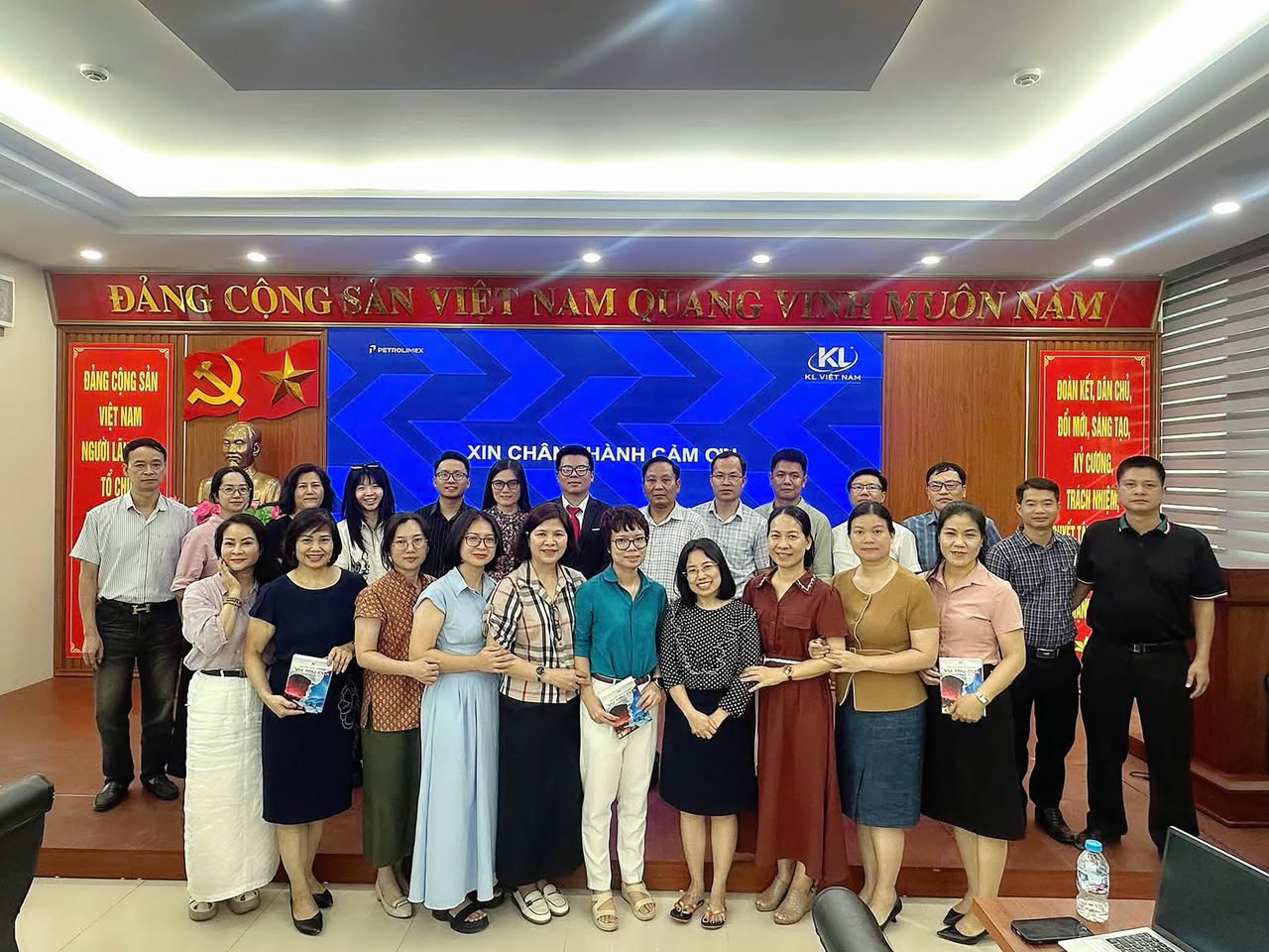 Chương trình AI cho Excel và dữ liệu nhân sự tại Petrolimex Hà Nội