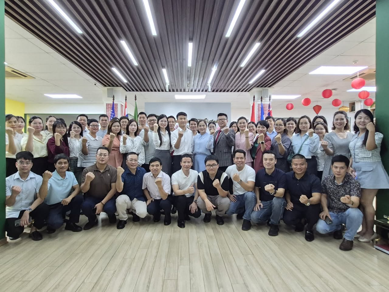 Nguyễn Minh Cường, M.A., with business leaders at an ALOBASE programme in Hanoi